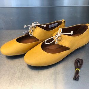 NWOT Sergio Tomani maryjanes from Sundance.